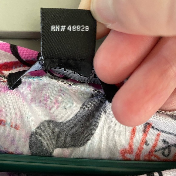 Rouge Collection Women's Multi Color Graffiti Print Tee Size 2X - Picture 3 of 5